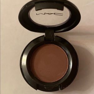 Mac Eye Shadow Embark color